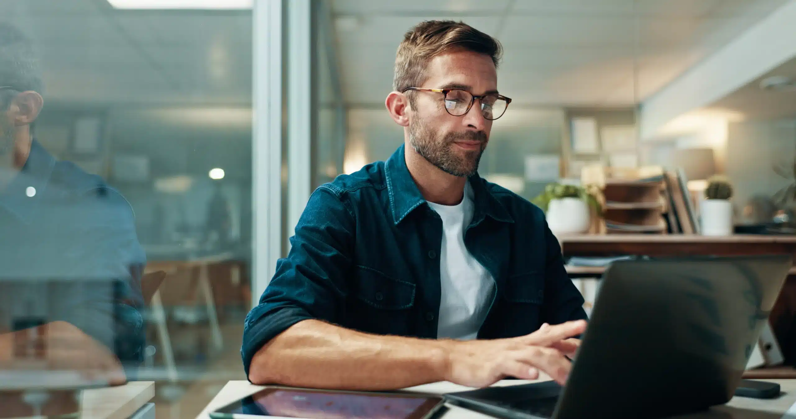 MoDuet Free Digital Marketing Resources Press Release Image Small business owner reviewing digital marketing analytics on a laptop